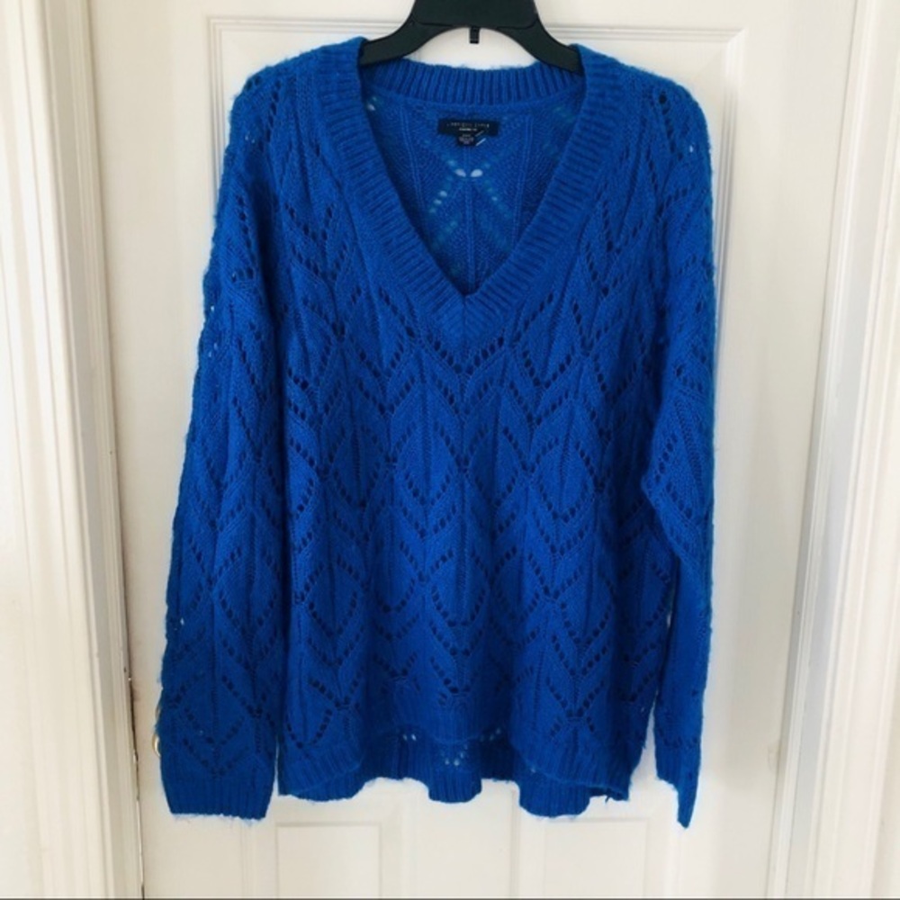 NWOT AMERICAN EAGLE Royal blue V neck open cut out knit sweater Size medium